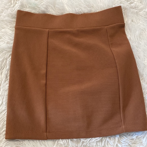 H&M (divided) brown skirt 🤎 - Picture 5 of 5
